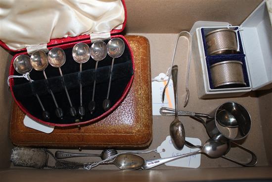 6 silver bean end coffee spoons, 6 silver teaspoons, pair silver napkin rings (all cased), brandy label & sundry small silver